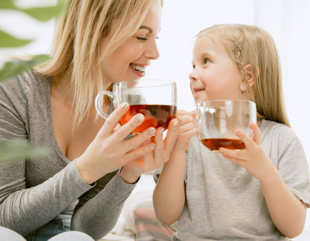 There's many incredible health benefits to sharing a cup of tea with your loved ones. (iStock)