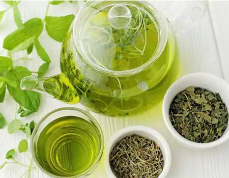 Caffeine overdose to iron deficiency: Side effects of green tea