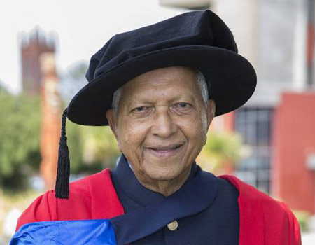 Dilmah founder Merrill Fernando has been awarded an honorary doctor of science degree by Massey University.