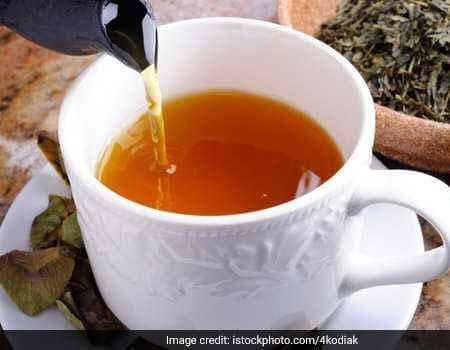 Green tea does not undergo any oxidation process which makes it a healthier drink to sip on.