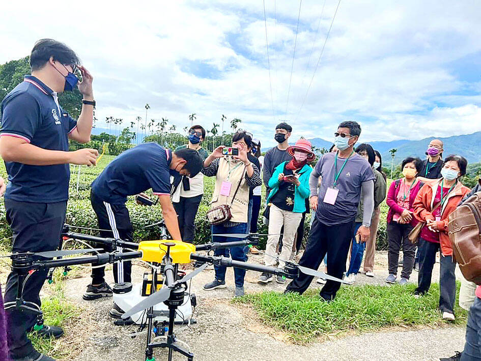 Council of Agriculture officials talk with farmers about drone applications in Hualien’s Ruisui Township on Wednesday.