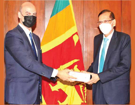 The outgoing Ambassador of the Arab Republic of Egypt Hussein Abdelhamid El Saharty paid a farewell call on Foreign Minister Prof. G. L. Peiris at the Foreign Ministry on Friday.