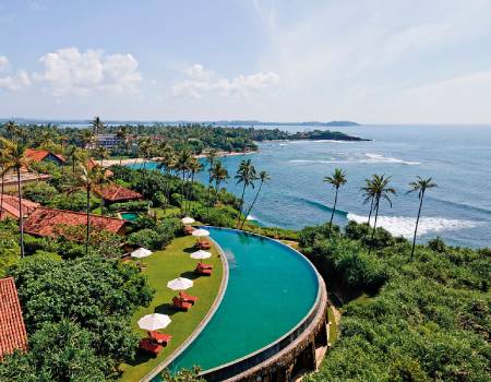 The expansive crescent-shaped infinity Moon Pool juxtaposes the spectacular coastal views.