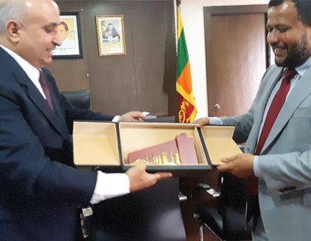 Minister of Industry and Commerce Rishad Bathiudeen (right) receives a Kuwaiti souvenir from the Kuwaiti Ambassador to Sri Lanka (HE) Khalaf Bu Dhhair (left) in Colombo on 4 October.