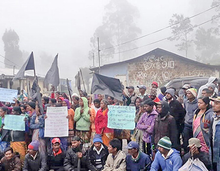 Uda Rathalla Estate workers picketing last September against austerity measures (WSWS)