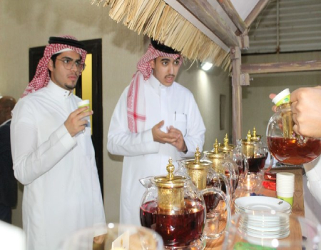 Saudi guests taste Ceylon tea at a reception hosted by the Sri Lankan Embassy on the sidelines of Foodex Saudi in Riyadh on Sept. 19, 2023