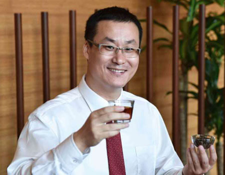 According to a study led by Asst Prof Feng Lei, drinking tea at least four times a week improves brain efficiency. Credit: National University of Singapore
