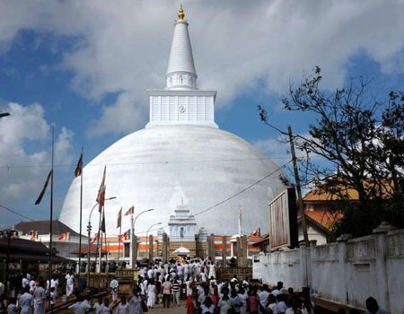 Ruwanwelisaya, Sri Lanka’s oldest stupa in the ancient city of Anuradhapura, is a UNESCO World Heritage site. Stupas house ancient relics. PAT LEE PHOTO